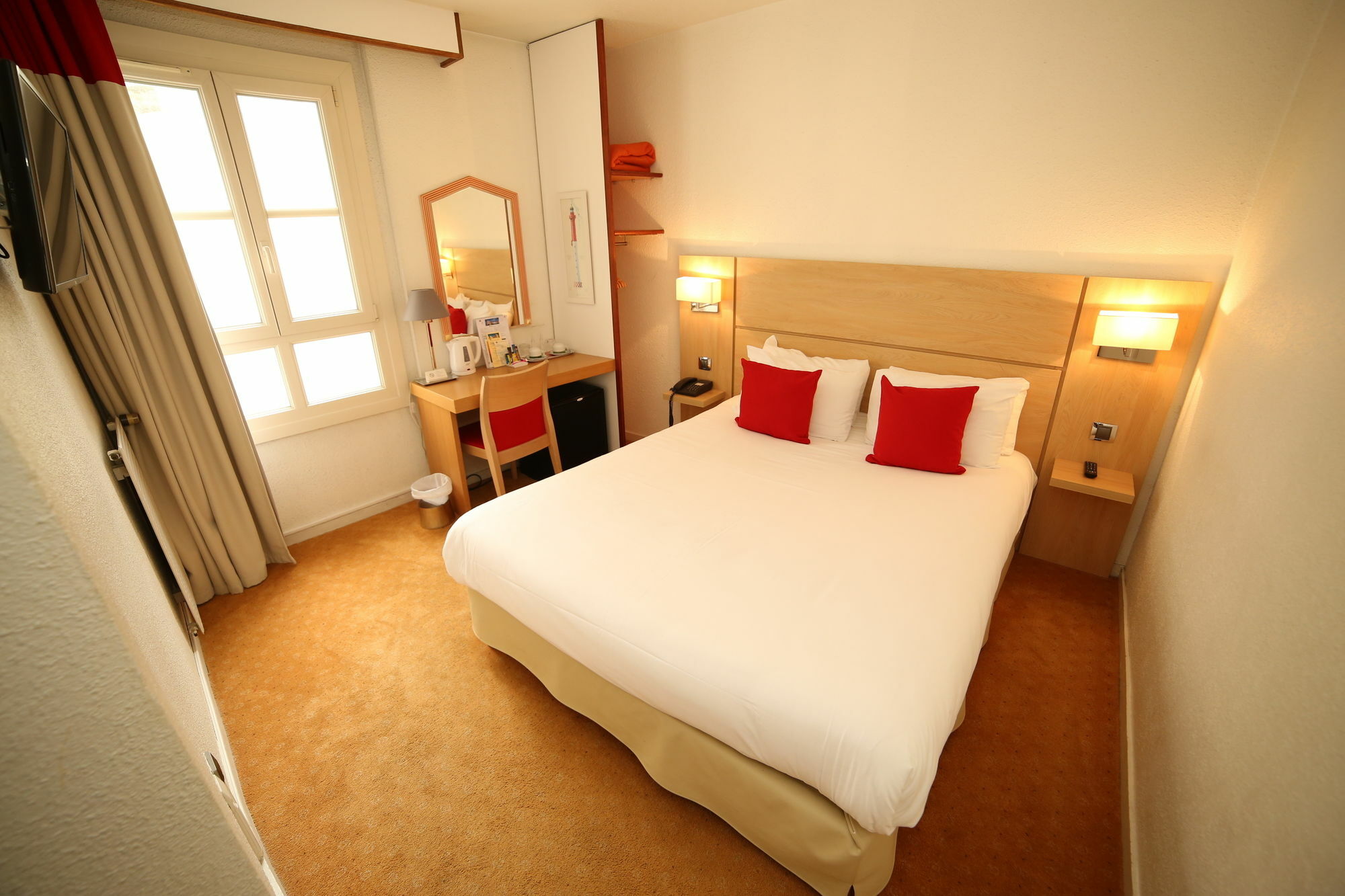 Maisons Du Monde Hotel & Suites - La Rochelle Vieux Port Экстерьер фото